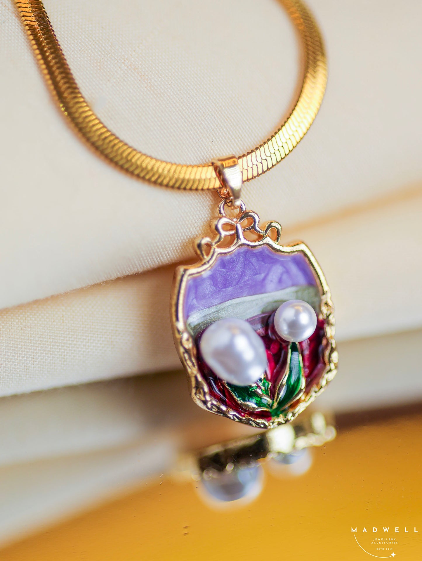 Royal Tulip Pearl Pendant Necklace
