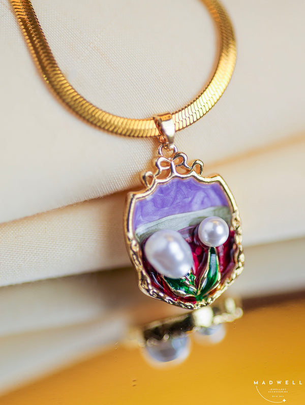Royal Tulip Pearl Pendant Necklace