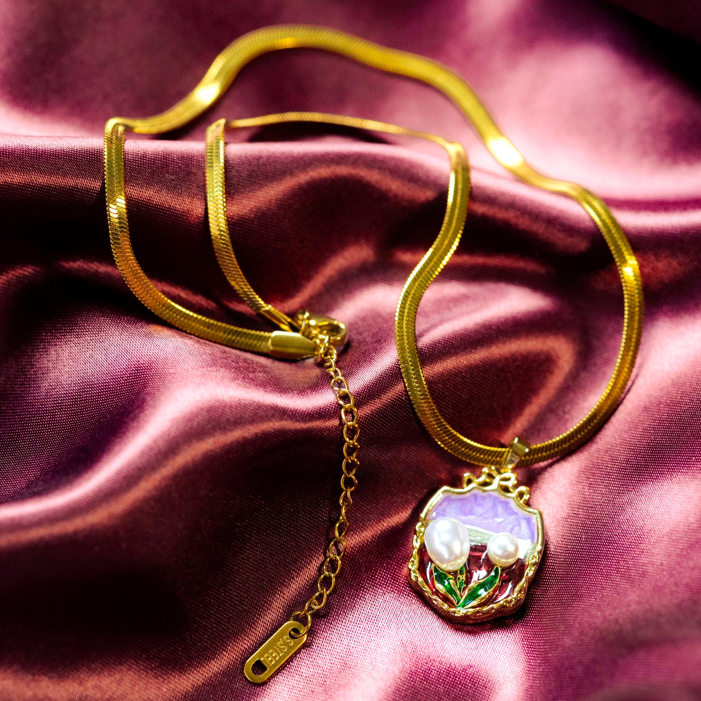 Royal Tulip Pearl Pendant Necklace